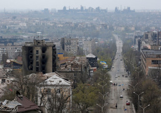 Μαριούπολη: Πέντε Ουκρανοί στρατιώτες «παραδόθηκαν», 140 άμαχοι απομακρύνθηκαν, λένε οι φιλορώσοι αυτονομιστές