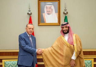 Ο Ερντογάν επαναπροσεγγίζει τη Σαουδική Αραβία