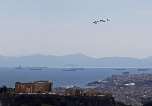 Ματαιώθηκε λόγω καιρού, η διέλευση μαχητικών αεροσκαφών πάνω από την Ακρόπολη