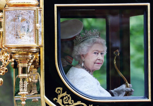 Χαρτονομίσματα με 500 πορτρέτα της βασίλισσας Ελισάβετ Β’ βγαίνουν στο σφυρί