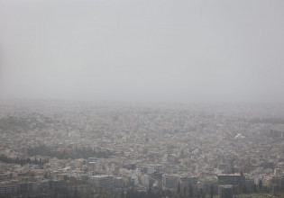 Καιρός: Πρωτομαγιά με λασποβροχές, αφρικάνικη σκόνη και συννεφιά