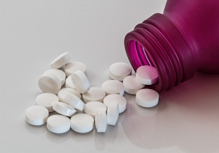 Κοροναϊός: Διαθέσιμα από την Πρωτομαγιά τα χάπια στα φαρμακεία των νοσοκομείων
