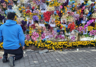 Ουκρανία: Στο Λβιβ, ένας τοίχος από λουλούδια, μνημείο για τα θύματα του πολέμου