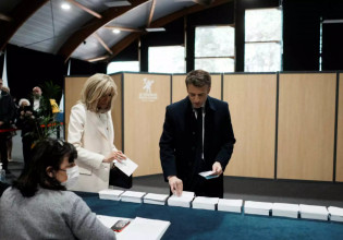 Γαλλία: Με την Μπριζίτ στο πλευρό του ψήφισε ο Εμανουέλ Μακρόν