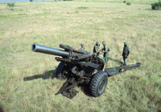 ΗΠΑ: Θα εκπαιδεύσουν Ουκρανούς στη χρήση των πυροβόλων Howitzer