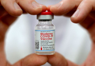 Κοροναϊός: Η Moderna αποσύρει χιλιάδες δόσεις εμβολίων λόγω μολυσμένου φιαλιδίου