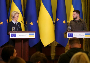 Fast track διαδικασίες για ένταξη της Ουκρανίας στην ΕΕ υποσχέθηκε η Φον ντερ Λάιεν στον Ζελένσκι