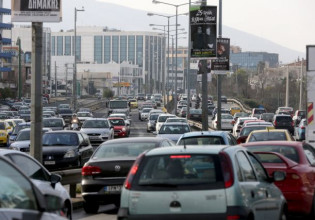 Κίνηση στους δρόμους: Επτά ημέρες το χρόνο χάνουμε «κολλημένοι» στην κίνηση της Αθήνας