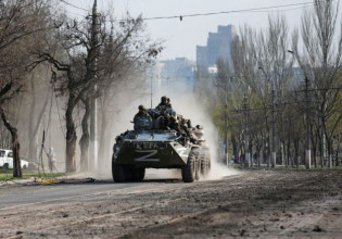 Πόλεμος στην Ουκρανία: Μπαράζ εκρήξεων σε Κίεβο και Λβιβ – Εικόνες φρίκης στη Μαριούπολη