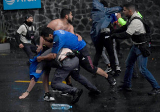 Απίστευτα επεισόδια στο Μεξικό μετά από ποδοσφαιρικό αγώνα – Δείτε βίντεο