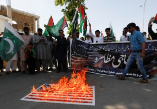 Πακιστάν: Ο πρωθυπουργός Ίμραν Χαν διαμαρτύρεται στις ΗΠΑ για παρέμβαση στα εσωτερικά της χώρας του