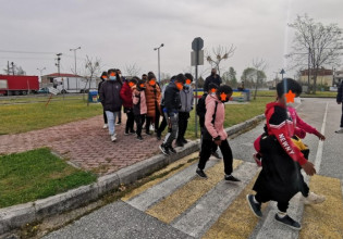 Τρίκαλα:  Μαθητές και μαθήτριες Ρομά μαθαίνουν κυκλοφοριακή αγωγή