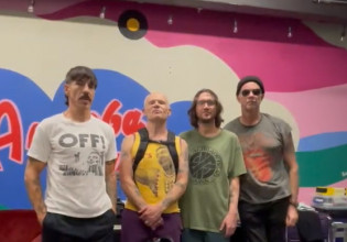 Red Hot Chili Peppers: Βοηθήστε τους πρόσφυγες – Το «ευχαριστώ» του Βιτάλι Κλίτσκο