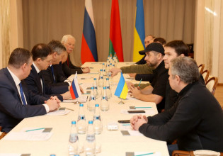 Λαβρόφ: Η άρση των κυρώσεων κατά της Ρωσίας αποτελεί μέρος των διαπραγματεύσεων με την Ουκρανία