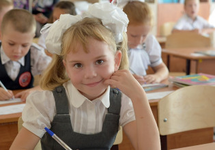 Πόλεμος στην Ουκρανία: Τι διδάσκονται στα σχολεία τα παιδιά στη Ρωσία για την εισβολή στην Ουκρανία;