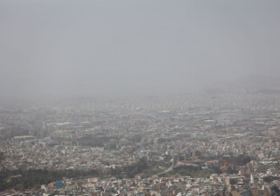 Καιρός: Αφρικανική σκόνη «σκεπάζει» την Αθήνα – Πώς μπορούν να προφυλαχθούν οι ευπαθείς ομάδες