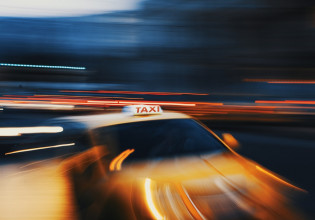 Χαλκίδα: Κούρσα-«θρίλερ» για ταξιτζή – Ηλικιωμένος επιβάτης πέθανε μέσα στο ταξί