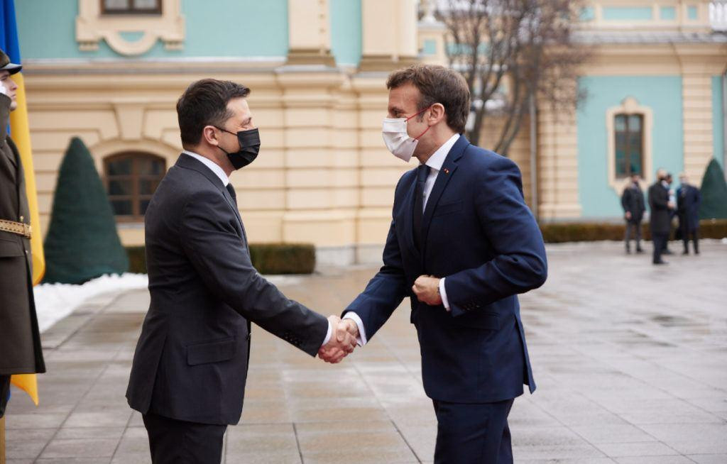 Νέα τηλεφωνική επικοινωνία Μακρόν-Ζελένσκι: «Ευχαριστούμε για το στρατιωτικό υλικό»