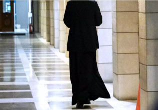 Απίστευτη καταγγελία: Ανοίκεια επίθεση ιερέα σε άπορη τρανς γυναίκα