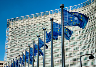 Ευρωπαϊκή Επιτροπή: Σχέδιο για την ποινικοποίηση της παραβίασης των κυρώσεων – Στόχος η οικονομική αξιοποίηση των assets υπέρ της Ουκρανίας