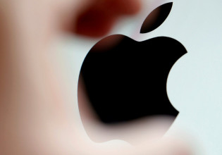 Apple: Έχασε τον τίτλο της μεγαλύτερης εταιρείας του κόσμου σε χρηματιστηριακή αξία