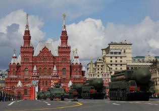 Πόλεμος στην Ουκρανία: Τι κρύβει η ομιλία Πούτιν στην Κόκκινη Πλατεία