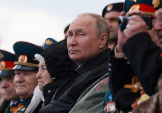 Ο Πούτιν στην Κόκκινη Πλατεία – Oύτε «παράφρων» ούτε θριαμβευτής