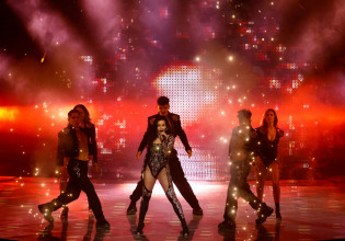 Eurovision 2022: Σέξι κι όποιος αντέξει στη σκηνή της Eurovision η τραγουδίστρια της Ισπανίας