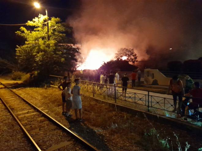 Πάτρα: Φωτιά κοντά στο γήπεδο της Παναχαϊκής - Ανάστατοι οι κάτοικοι