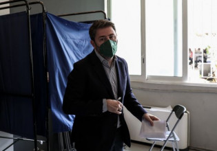 Εκλογές ΚΙΝΑΛ: Ψήφισε ο Νίκος Ανδρουλάκης