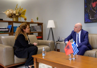 Δένδιας: Το ζήτημα των Τσάμηδων του έθεσε η ΥΠΕΞ της Αλβανίας – Τι απάντησε ο Έλληνας υπουργός