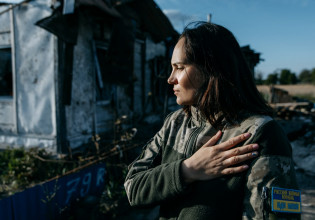 Σεργκέι Μακάροφ: Από φωτογράφος γάμου, πολεμικός ανταποκριτής και εθελοντής – Συγκλονιστικές εικόνες από τη Μαριούπολη