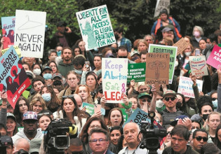 «Κάτω τα χέρια από τα κορμιά μας»