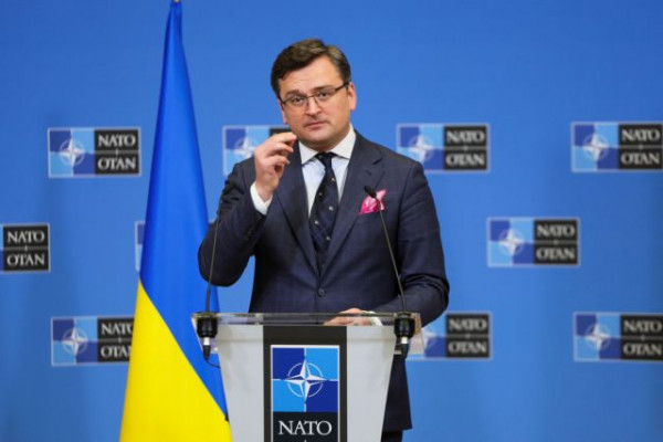 Κουλέμπα: Το ΝΑΤΟ δεν κάνει απολύτως τίποτα για τη ρωσική εισβολή - Η ΕΕ πήρε επαναστατικές αποφάσεις