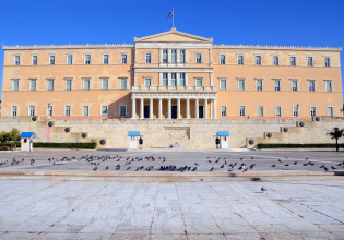 Δημοσκόπηση: Επέστρεψε σε διψήφια ποσοστά η διαφορά ΝΔ με ΣΥΡΙΖΑ – Η νέα εικόνα μετά τα κυβερνητικά μέτρα