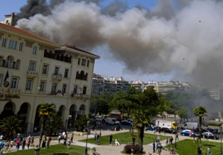 Θεσσαλονίκη: Φωτιά στο Βιοτεχνικό Επιμελητήριο – Επιχείρηση απομάκρυνσης μαθητών