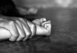 Χαλκιδική: 19χρονη κατήγγειλε τον βιασμό της σε παραλία μέρα μεσημέρι