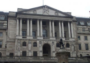 Τράπεζα της Αγγλίας: Η πράσινη μετάβαση θα κοστίσει δισεκατομμύρια σε τράπεζες και ασφαλιστικές