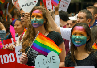 Ομοφυλοφιλία: Ο άνθρωπος που πολέμησε τις προκαταλήψεις και εφηύρε τη λέξη «ομοφοβία»