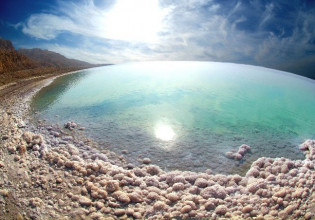 Νεκρά Θάλασσα στην Ιορδανία: Ο δημοφιλέστερος προορισμός για spa και μαγικά ηλιοβασιλέματα