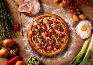 Συνταγή για την πιο λαχταριστή light σπιτική πίτσα