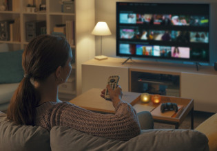 Ψάχνεις smart TV; Βρήκαμε μια κορυφαία τηλεόραση της Samsung σε εξαιρετική προσφορά!