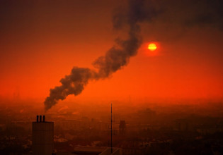 Κοροναϊός: Η ατμοσφαιρική ρύπανση «εγκυμονεί» επιπλοκές για τους ασθενείς
