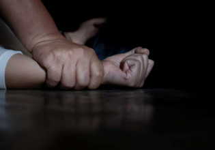 Σέρρες: 22χρονη κατήγγειλε τον πατέρα της ότι την βίαζε για χρόνια – Της έδινε ναρκωτικά για να μην αντιδρά