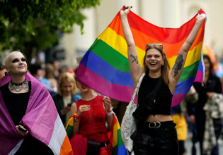ΛΟΑΤΚΙ+: Οι σημαίες που θα δεις να κυματίζουν την Μήνα Υπερηφάνειας