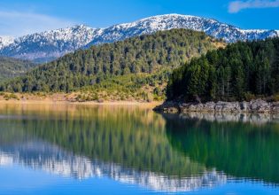 Αγνοείται 16χρονος που έκανε βουτιά στη λίμνη Αώου μπροστά σε φίλους του