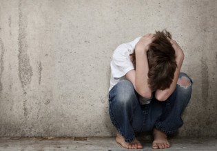 Κρήτη: Συγκλονίζει η κατάθεση του 14χρονου – «Με βίασαν άλλοι δύο εκτός από τον πατριό μου»