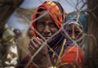 ΟΗΕ: Μειώνονται οι μερίδες φαγητού για τους πρόσφυγες σε ανατολική και δυτική Αφρική ελλείψει επαρκούς χρηματοδότησης