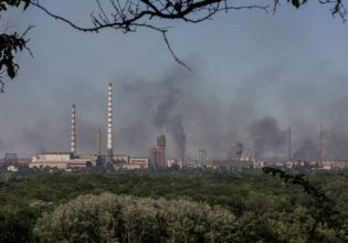 Ουκρανία: «Οι Ουκρανοί μαχητές στο εργοστάσιο Αζότ μπορεί να παραδοθούν την Τετάρτη», λέει η Ρωσία