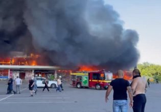 Πόλεμος στην Ουκρανία: Ρωσικοί πύραυλοι χτύπησαν γεμάτο με κόσμο εμπορικό κέντρο στο Κρεμεντσούκ – Φόβοι για νεκρούς